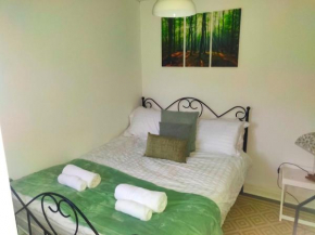 Quiet & Relaxing 2-bedroom apartment - Free parking & Pets welcome